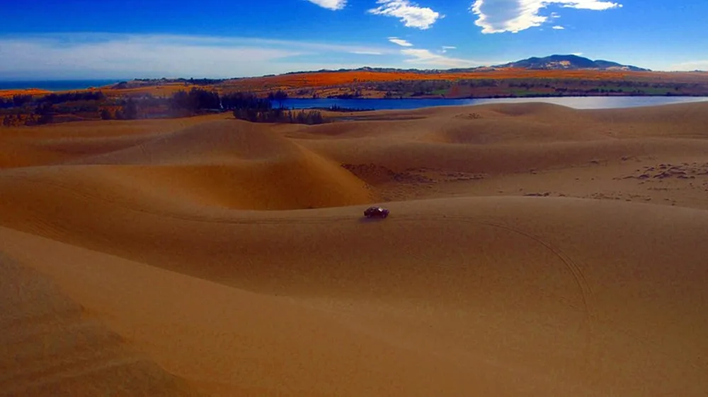 Bình Thuận là nơi có nhiều đồi cát độc đáo thu hút du khách.