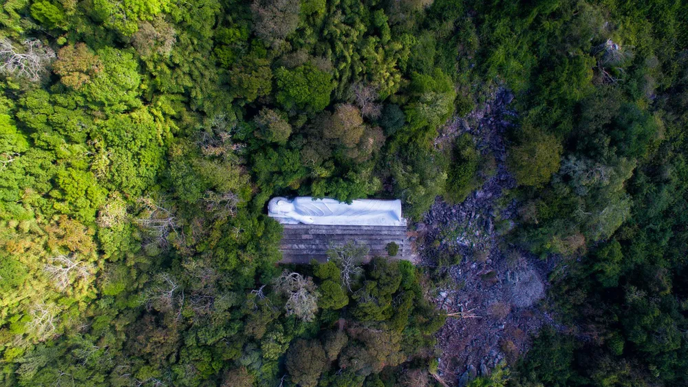 Tượng Phật Thích Ca nhập niết bàn trên núi Tà Cú dài nhất Đông Nam Á.