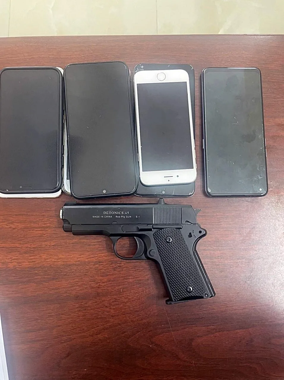 Công an thu giữ khẩu súng bắn đạn bi Công an thu giữ khẩu súng bắn đạn bi