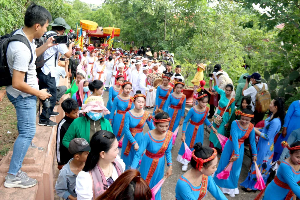 Lễ hội thu hút rất đông du khách.