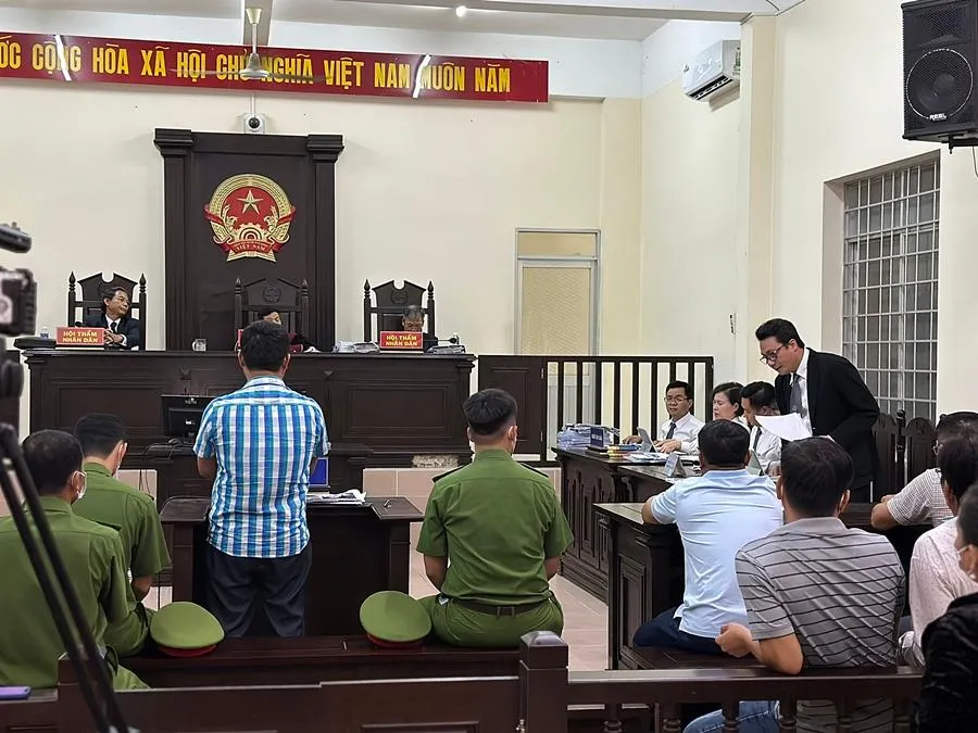 Quang cảnh phiên tòa. Quang cảnh phiên tòa.