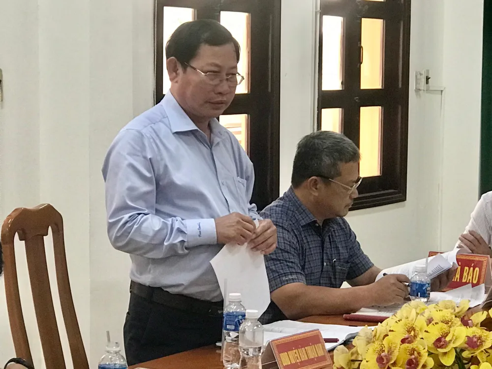 Ông Nguyễn Văn Phúc thông tin tại cuộc họp. Ảnh NT.