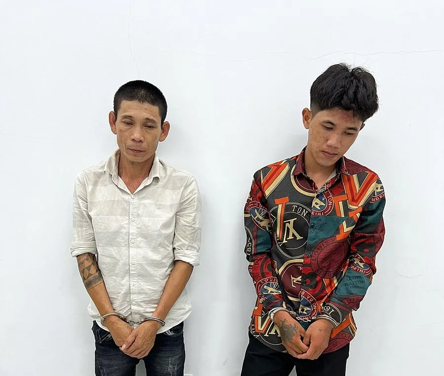 Trần Hữu Hoan và Lâm Văn Tiến tại Công an. Ảnh: CA Trần Hữu Hoan và Lâm Văn Tiến tại Công an. Ảnh: CA