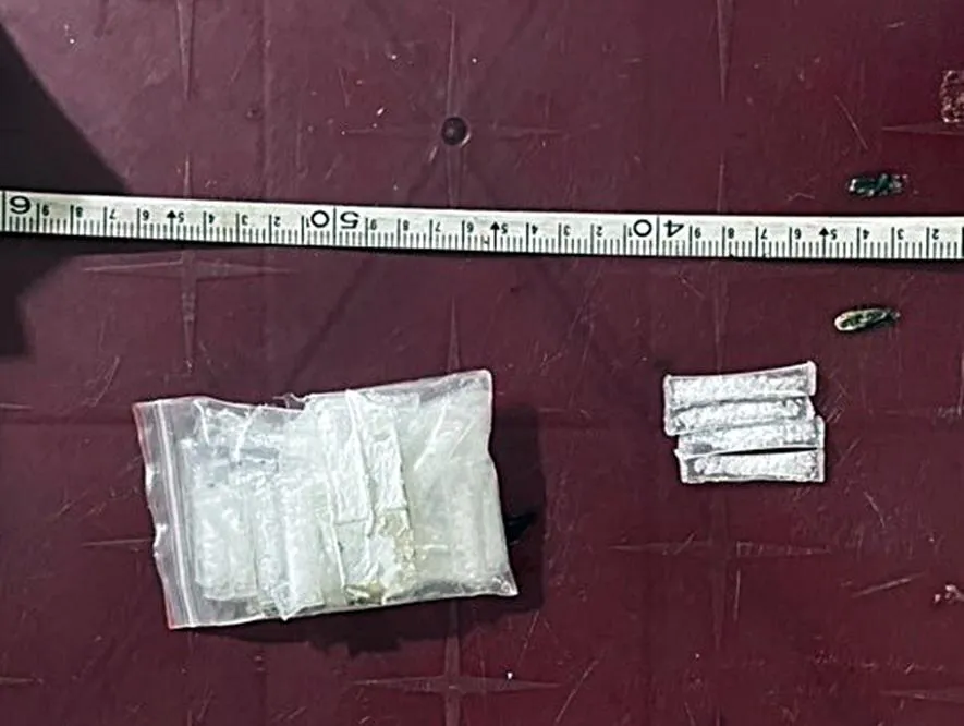 Các ống nhựa chứa ma túy đá thu giữ tại nhà Hoan. Ảnh: CA Các ống nhựa chứa ma túy đá thu giữ tại nhà Hoan. Ảnh: CA