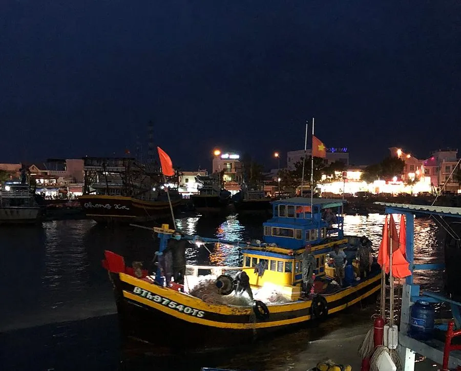 Tàu cá Bth-97540TS đậu trên sông Cà Ty, trước khi xuất bến và gặp nạn. Ảnh PĐ.