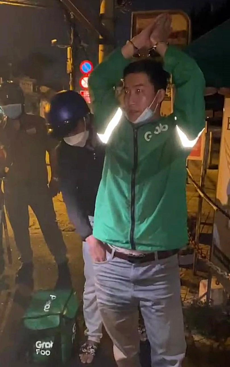 Long bị bắt khi đang đi giao hàng. Ảnh CALG.