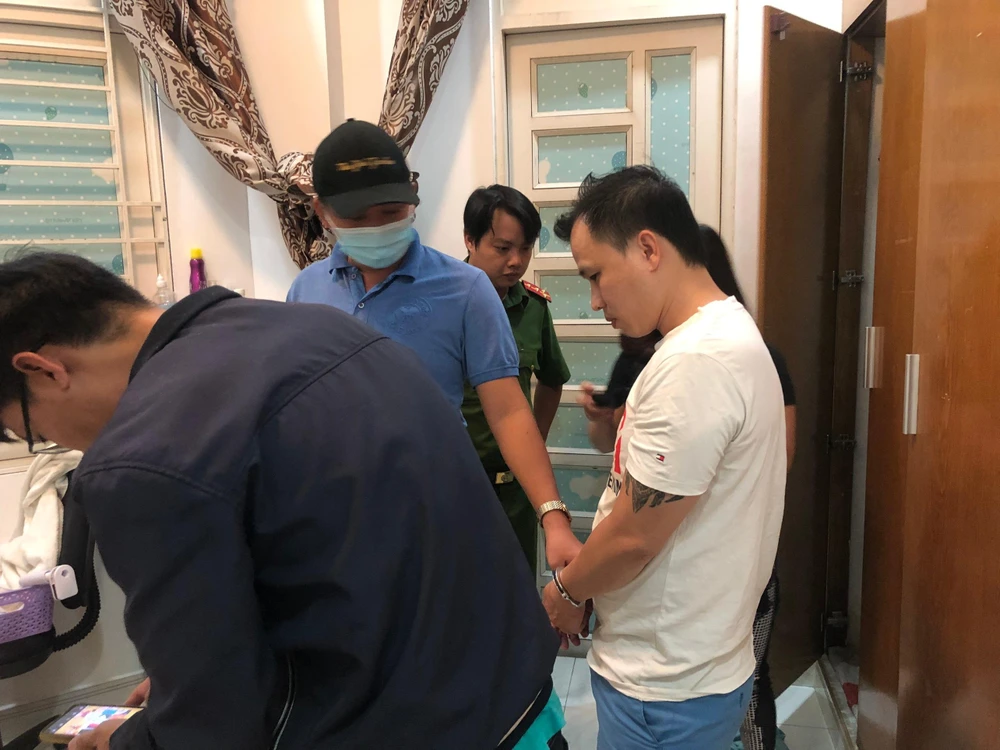 Lê Quang Hoàn bị bắt tại phòng trọ ở quận 1, TP.HCM. Ảnh: PC01