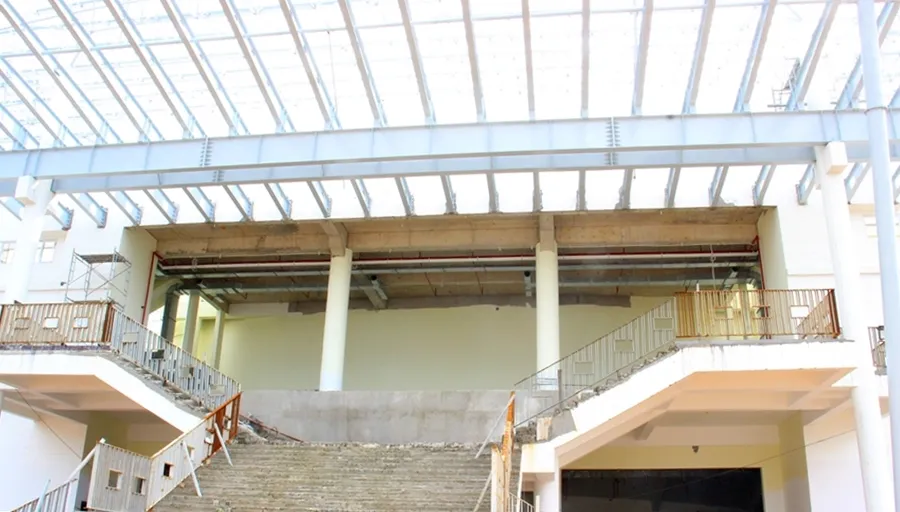 Phần mái đang được điều chỉnh thiết kế.