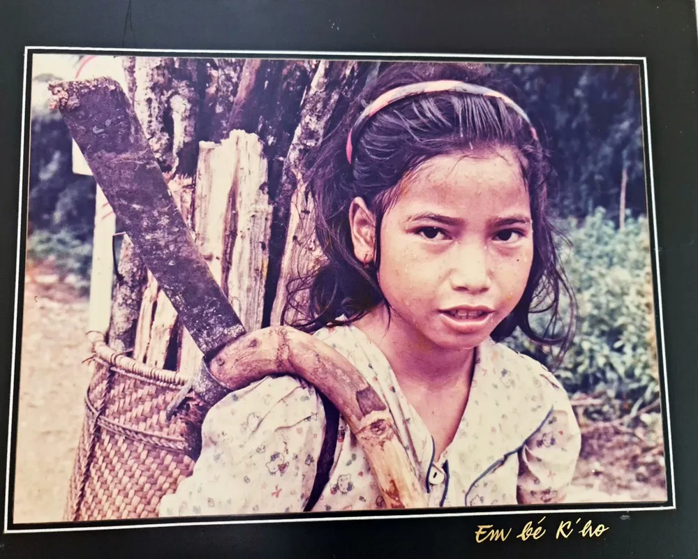 Tác phẩm Em bé K'ho của Hữu Thành. Tác phẩm Em bé K'ho của Hữu Thành.