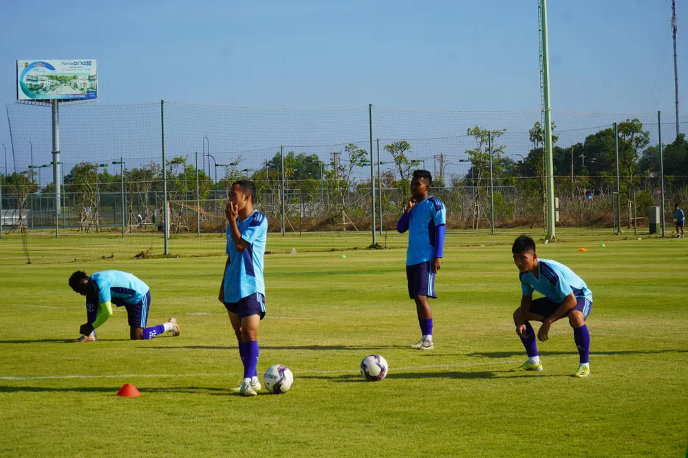 CLB Bóng đá Bình Thuận tập luyện tại Phan Thiết. Ảnh QN. CLB Bóng đá Bình Thuận tập luyện tại Phan Thiết. Ảnh QN.