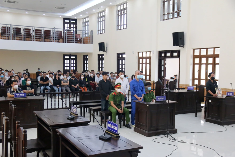 Toàn cảnh phiên tòa. Toàn cảnh phiên tòa.