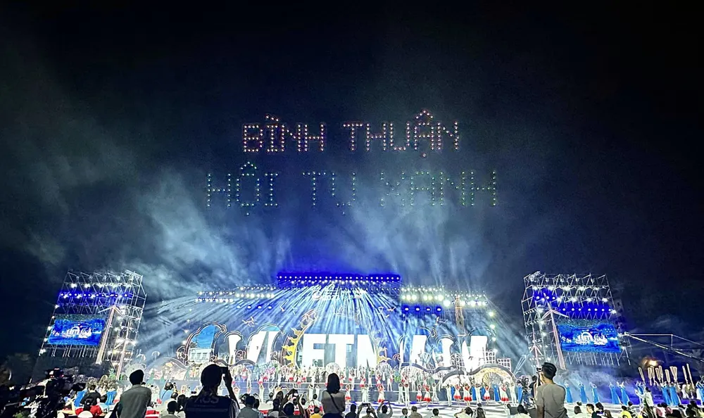 Sân khấu trong buổi tổng duyệt. Sân khấu trong buổi tổng duyệt.