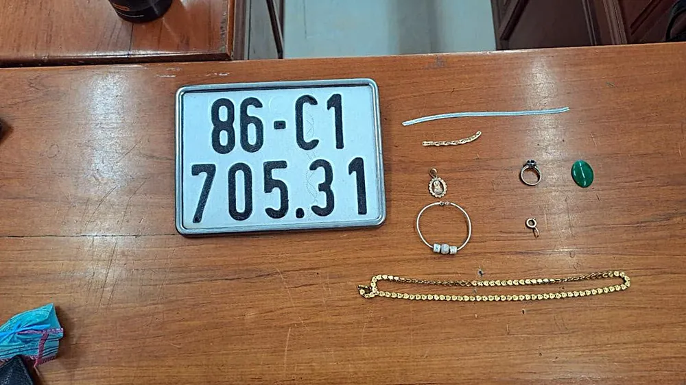 Tang vật thu giữ tại phòng trọ. Ảnh: PN Tang vật thu giữ tại phòng trọ. Ảnh: PN