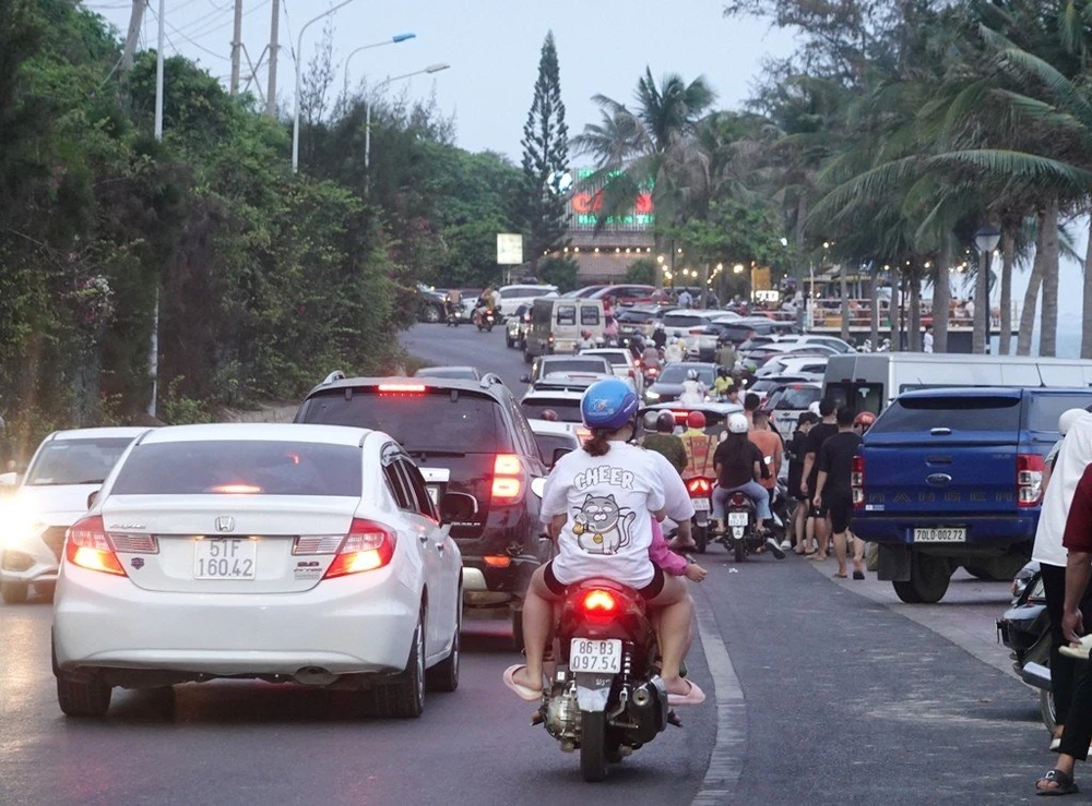 Có cao tốc Phan Thiết-Dầu Giây, lượng khách đến Bình Thuận nhiều hơn. Ảnh: PN.