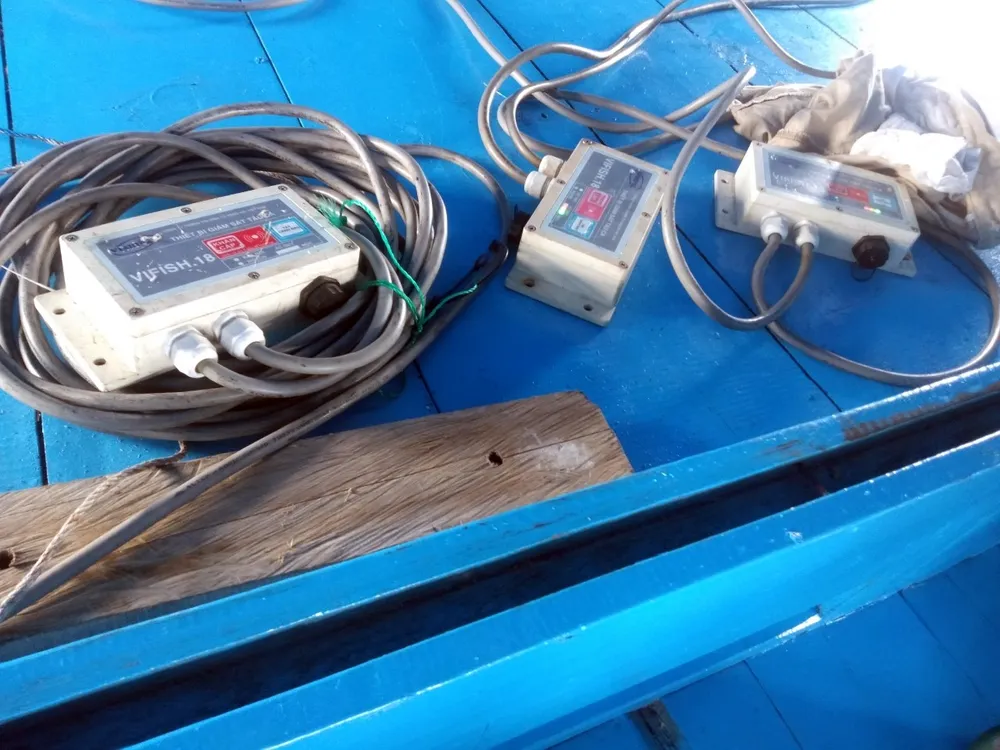 Trên tàu có hai thiết bị giám sát hành trình của hai tàu khác. Ảnh: NP Trên tàu có hai thiết bị giám sát hành trình của hai tàu khác. Ảnh: NP