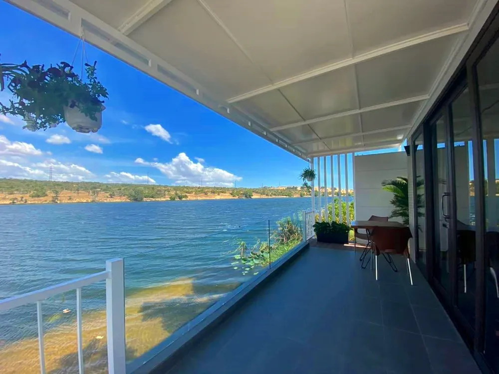 Khách sạn xâm phạm di tích Bàu Trắng. Ảnh PĐ.