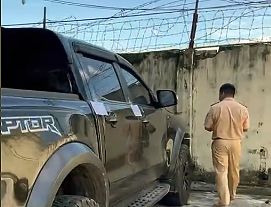 CSGT niêm phong, tạm giữ xe của nữ lái xe vi phạm. Ảnh: PĐ CSGT niêm phong, tạm giữ xe của nữ lái xe vi phạm. Ảnh: PĐ