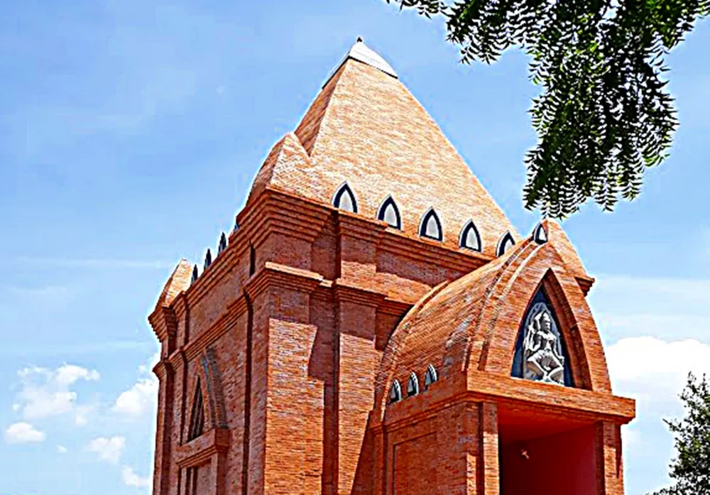 Đền Pô Patao At. Ảnh: BB