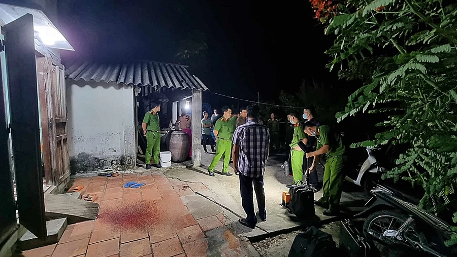 Lực lượng công an hiện đã tạm giữ hung thủ trong vụ án mạng. Ảnh: PĐ