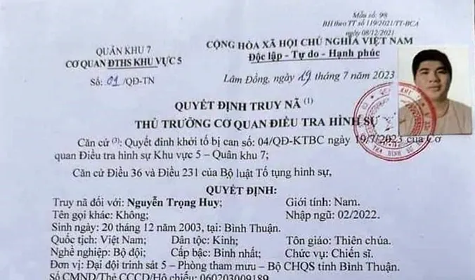 Quyết định truy nã Huy. Ảnh: PĐ Quyết định truy nã Huy. Ảnh: PĐ