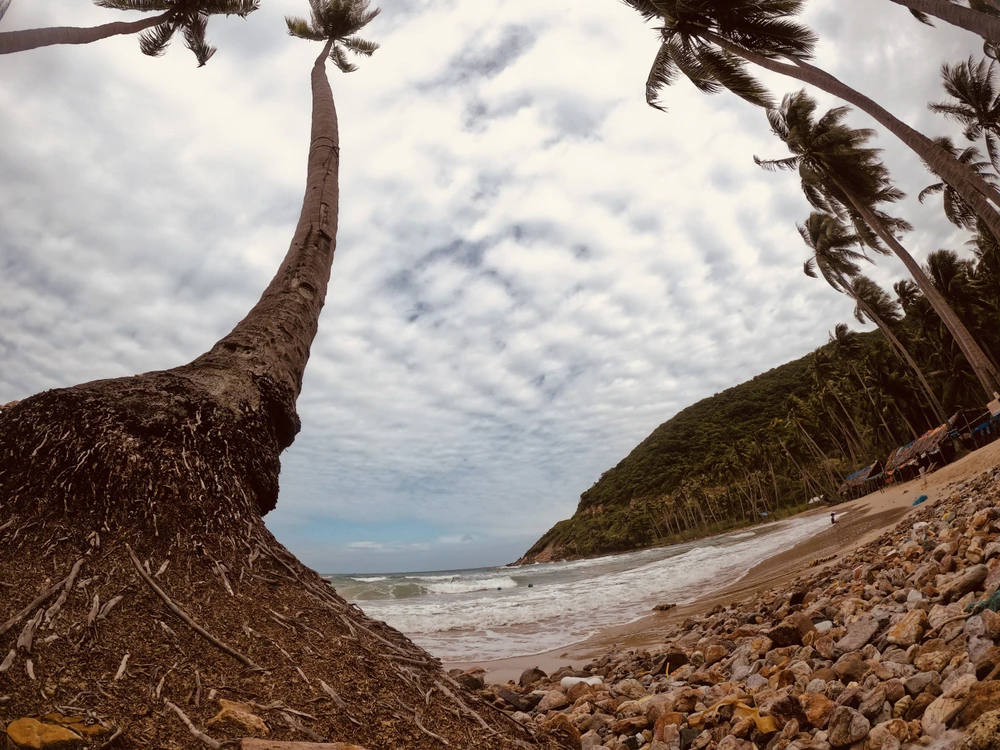 Bãi cây Mến, một bãi tắm hoang sơ ở Nam Du. Ảnh: Phương Nam