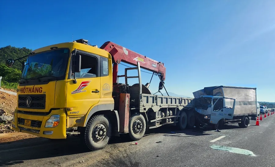 Vụ tai nạn giao thông ngày 6-8 khiến một người tử vong trên cao tốc Vĩnh Hảo-Phan Thiết. Ảnh PĐ.