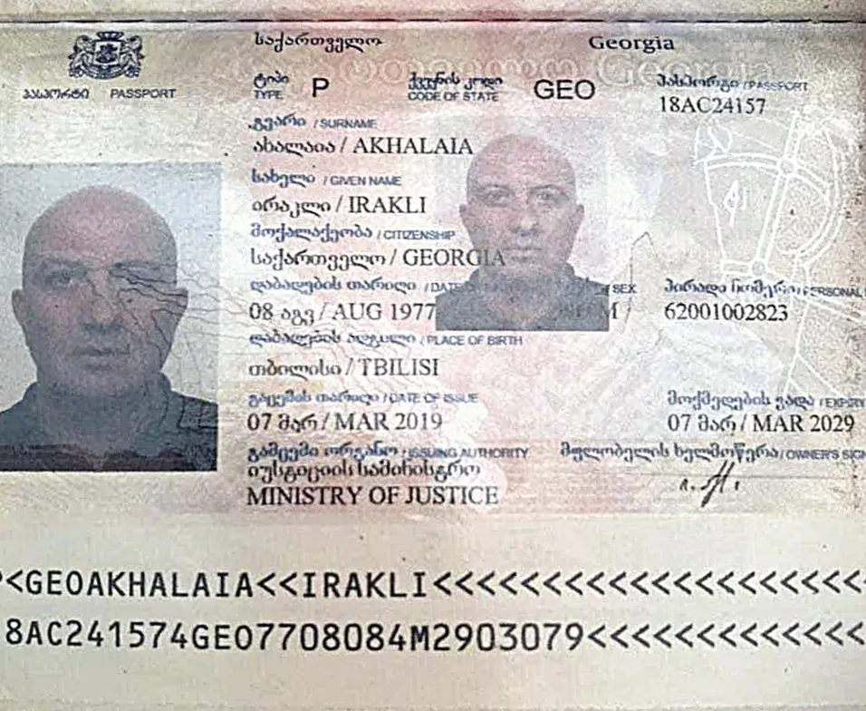 Hộ chiếu của Irakli. Ảnh PN. Hộ chiếu của Irakli. Ảnh PN.