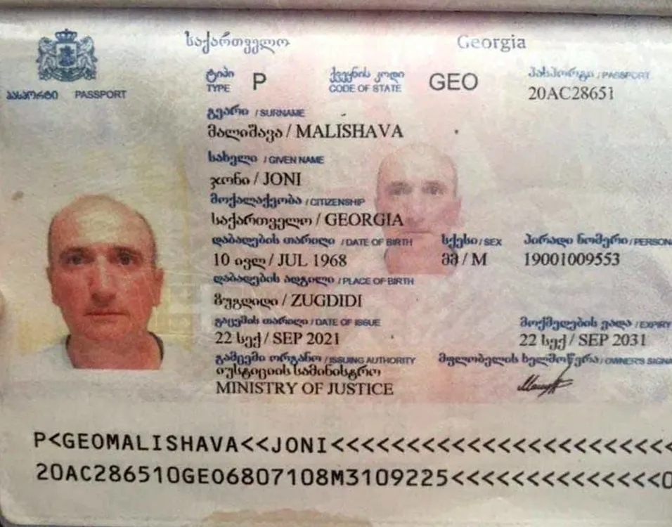 Hộ chiếu của Joni. Ảnh PN. Hộ chiếu của Joni. Ảnh PN.