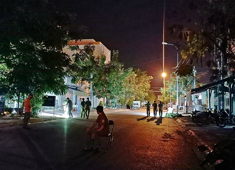 Cảnh sát phong tỏa hiện trường vụ án mạng. Ảnh: PĐ