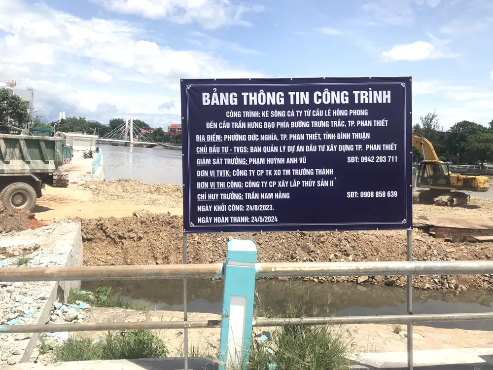 Công trình có gắn bảng thông tin. Ảnh: PĐ. caty (11).jpg