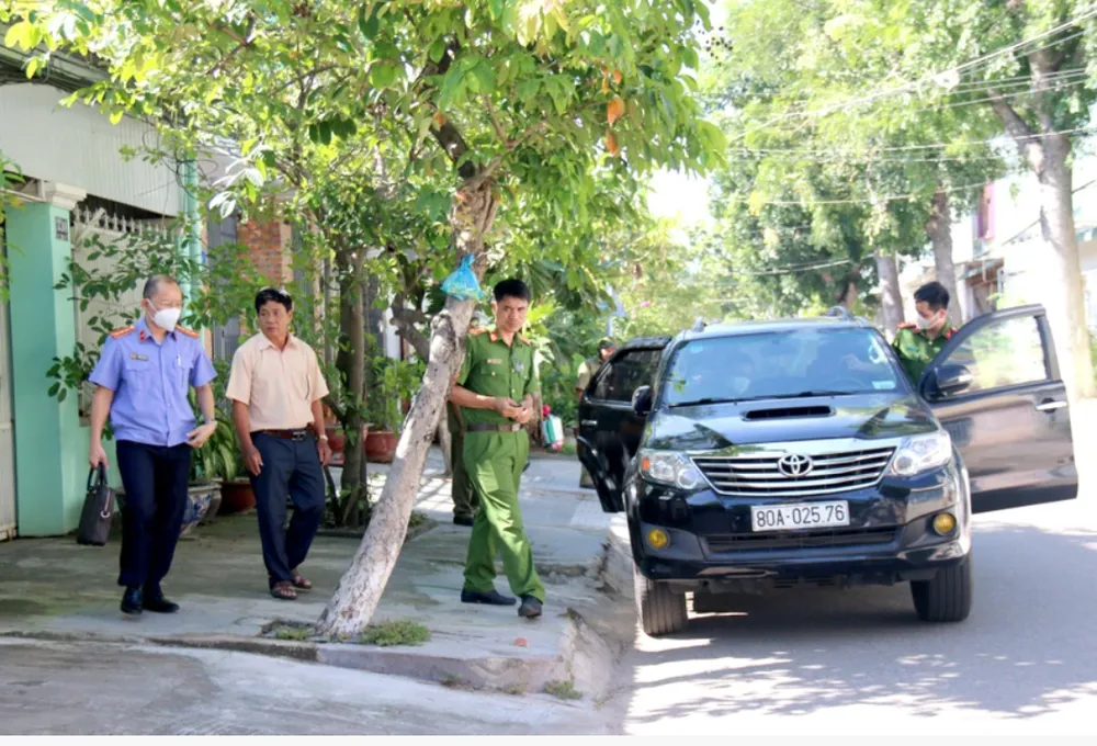 Cơ quan điều tra khám xét nhà riêng ông Nguyễn Văn Phong, nguyên Phó Chủ tịch UBND tỉnh Bình Thuận. TVP3.png