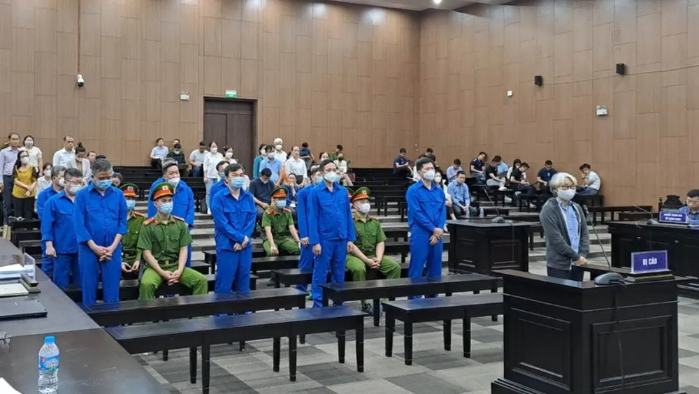 Các bị cáo tại phiên tòa. Ảnh PLO. TVPBC.png