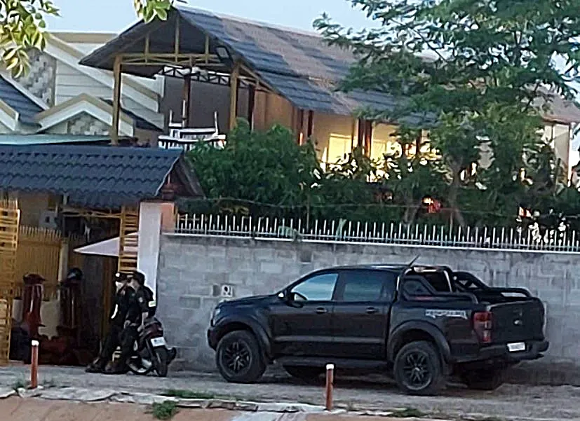 Công an khám xét biệt thự của Thảo "lụi" tại Phan Thiết. Ảnh: PL thao-lui2.jpg