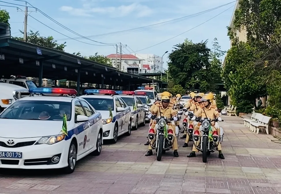CSGT Công an Bình Thuận ra quân tuần tra kiểm soát xử phạt nghiêm các tài xế vi phạm. Ảnh: PN Hơn 2.500 tài xế vi phạm thời gian lái xe, chạy quá tốc độ nhiều lần