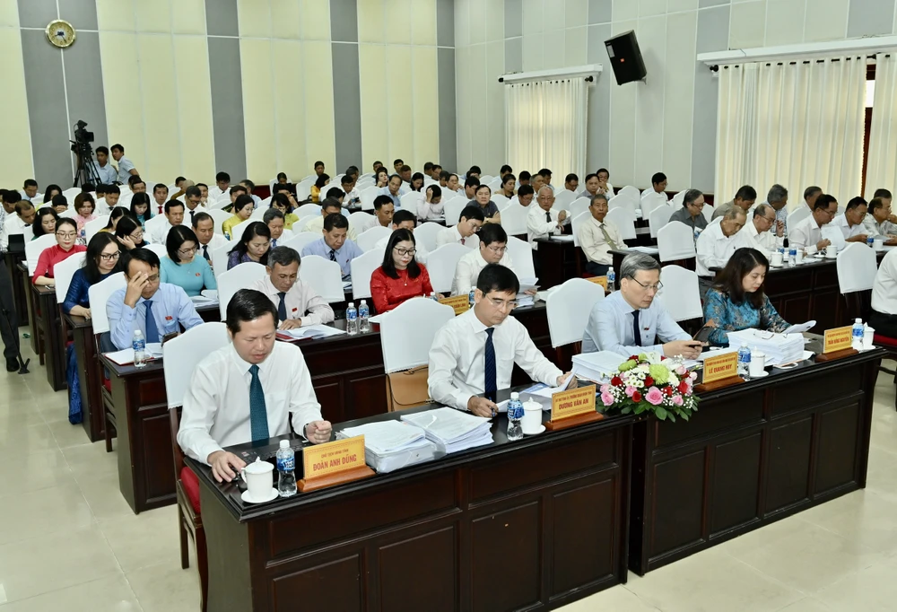 Quang cảnh kỳ họp. Ảnh ĐH. bi-thu.jpg