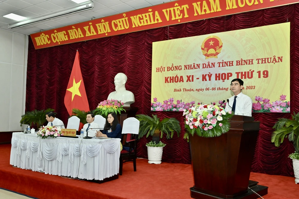 Năm 2024 dự báo còn nhiều khó khăn nếu Bình Thuận không cố gắng nỗ lực nhiều hơn thì sẽ rất khó đạt được mục tiêu tăng trưởng, thu nhập người dân, tự cân đối ngân sách vào năm 2025... bi-thu3.jpg