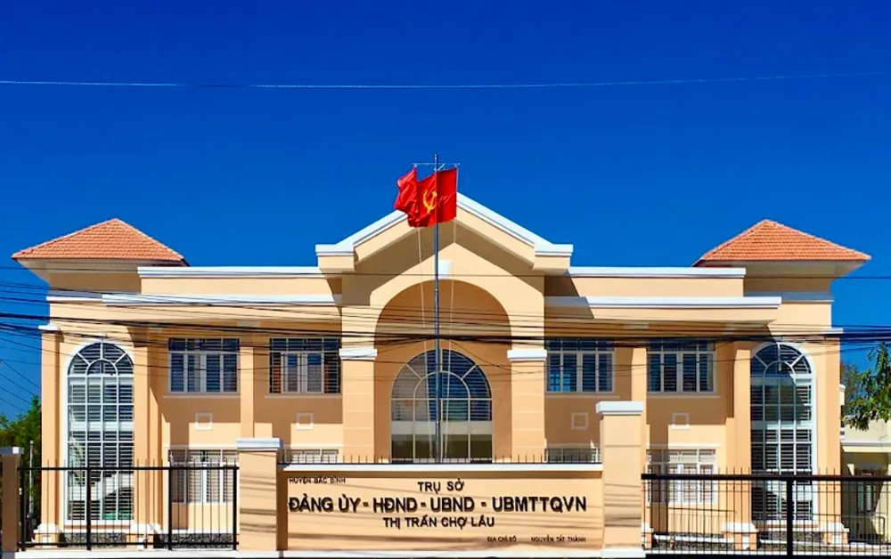Năm 2023, Sở Nội vụ Bình Thuận kiểm tra tại UBND thị trấn Chợ Lầu có đến 7 trường hợp đi trễ và 10 trường hợp không có mặt không có lý do. binh-thuan (1).png