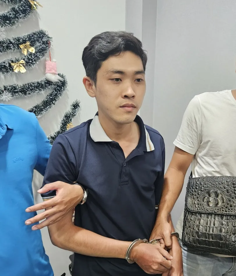 Tên cướp tiệm vàng bị bắt giữ. Ảnh CA. cướp tiệm vàng