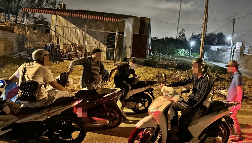 Lực lượng trinh sát hình sự trắng đêm truy xét tên cướp tiệm vàng. tiem-vang (2).jpg
