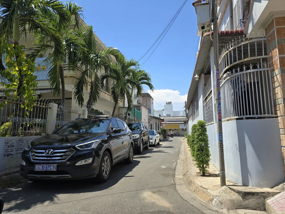Xe của Bộ Công an xuất hiện trên đường Nguyễn Tương, TP Phan Thiết. Ảnh CTV. BINH-THUAN (4).jpg