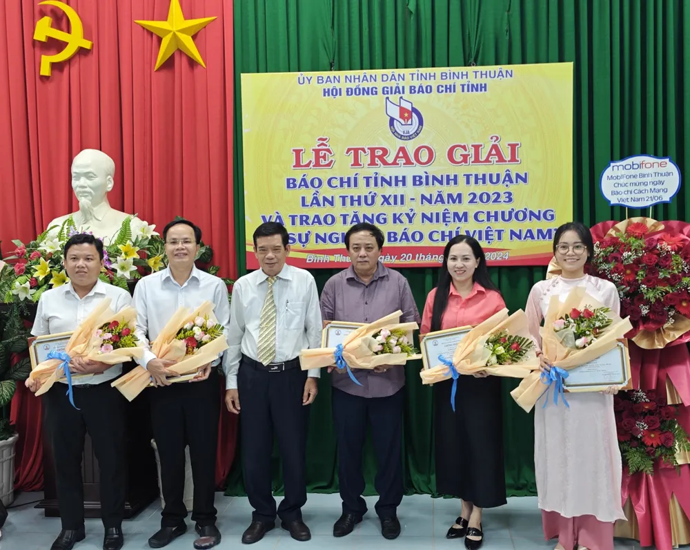 Các tác giả đoạt giải A, Giải Báo chí Bình Thuận lần thứ XII. giai-bao-chi (1).jpg