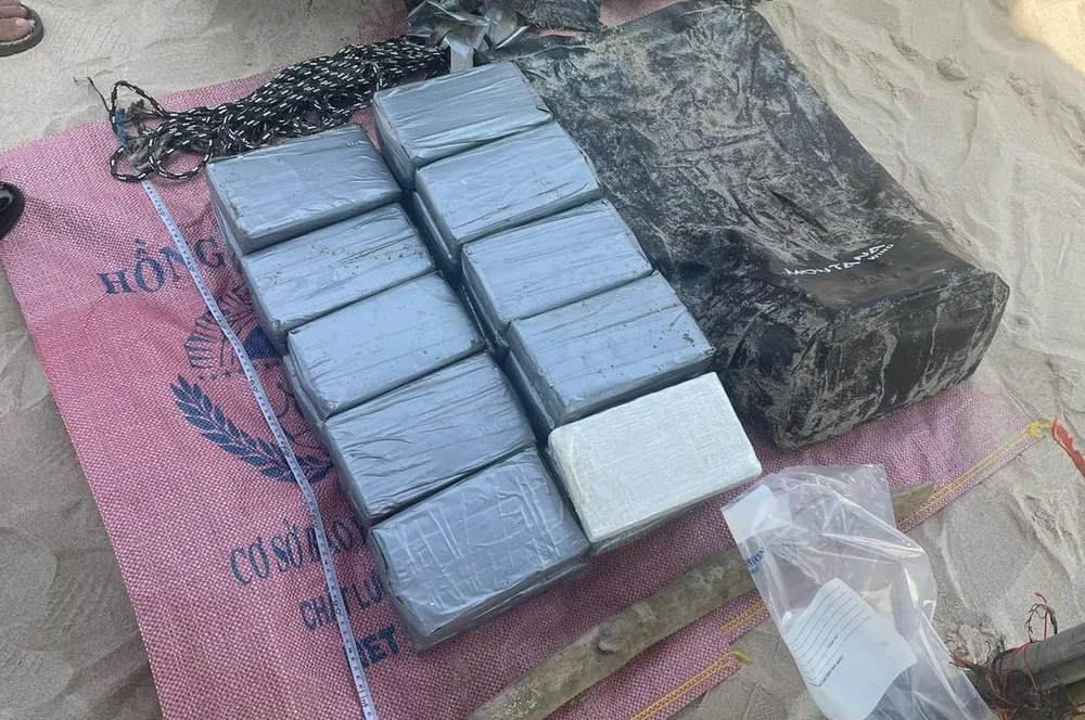 25kg ma túy người dân phát hiện trên bãi biển. toi-pham-ma-tuy.jpg