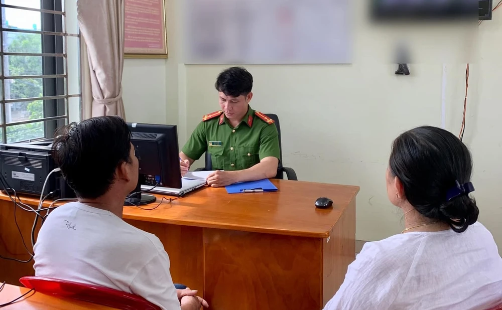Vợ chồng ông P làm việc với cơ quan Công an. Bộ Công an