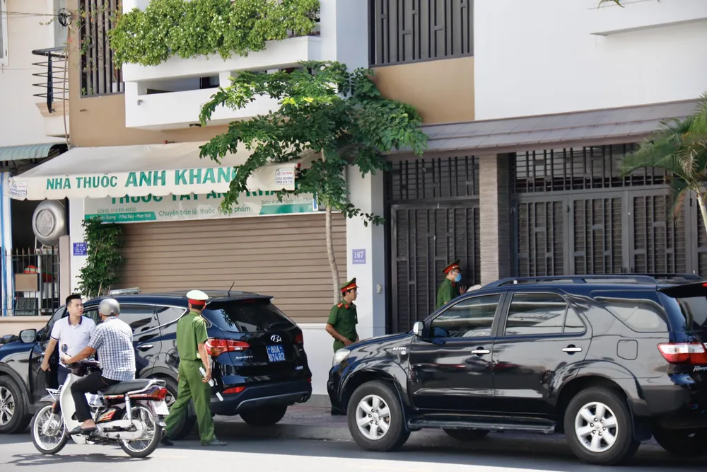 Cơ quan CSĐT Bộ Công an khám xét nhà riêng ông Xà Dương Thắng. Công ty AIC
