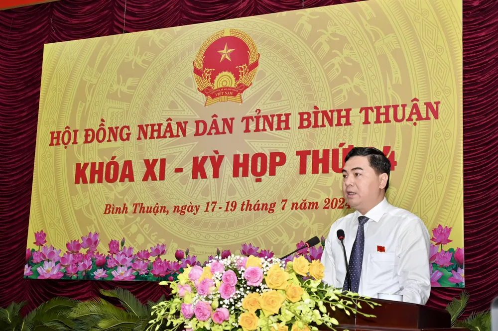 Chủ tịch HĐND tỉnh Bình Thuận Nguyễn Hoài Anh phát biểu tại kỳ họp. Ảnh: ĐH thiên triều nam quốc