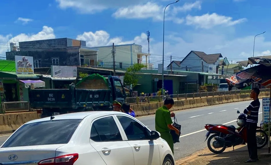 lạng lách xe máy