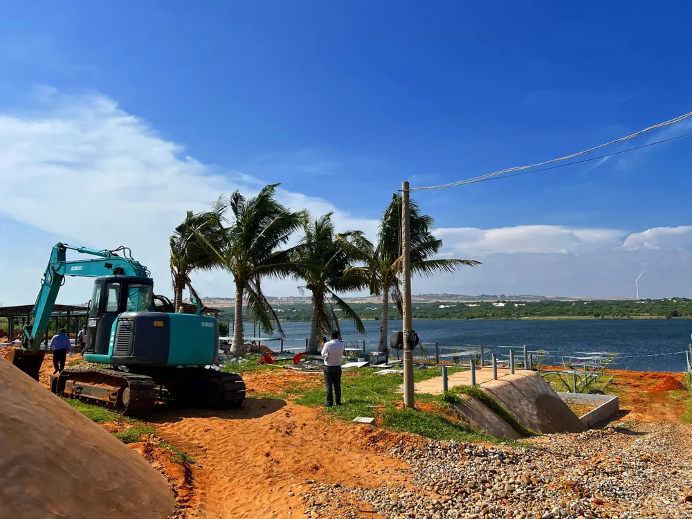 Thời điểm Sở VHTT&DL kiểm tra có 1 xe múc và 1 xe máy cày trong công trình. thang-canh-bau-trang (1).jpg