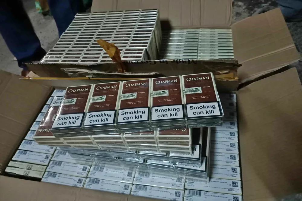 Các lực lượng chức năng bắt giữ vụ vận chuyển trái phép hơn 9.000 gói thuốc lá. cong-an-binh-thuan.jpg