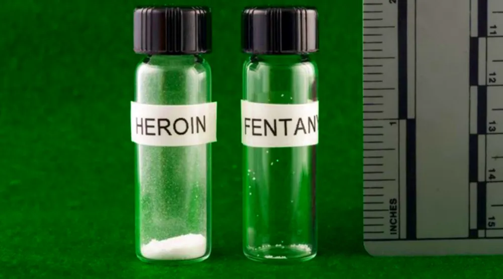 So sánh giữa một liều heroin và một liều fentanyl có thể gây chết người. ma-tuy-tong-hop1.jpg