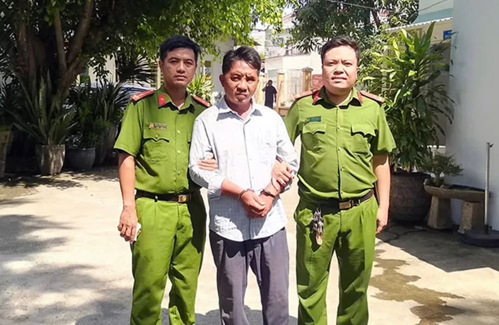 Công an Bình Thuận di lý bị can về huyện Hàm Tân để tiếp tục điều tra. TP Thủ Đức